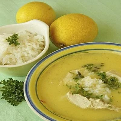 Греческий суп с лимоном и яйцами
