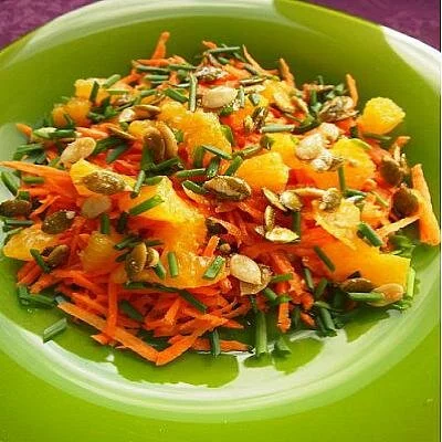 Витаминный салат из апельсинов и моркови