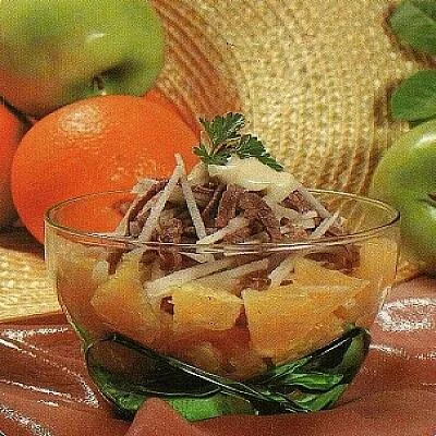 Мясной салат с апельсинами