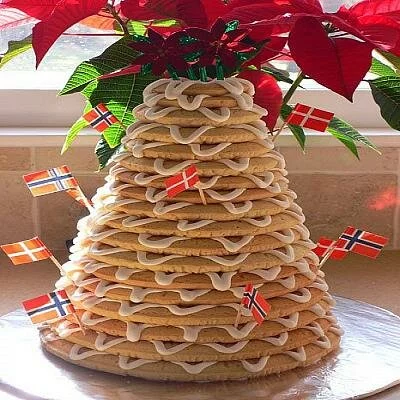 Норвежский торт-пирамида Kransekake