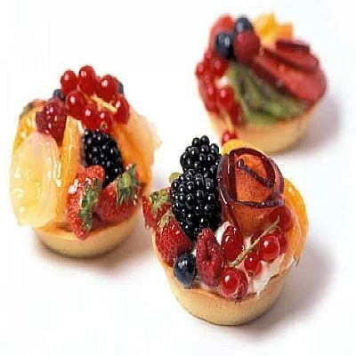 Пирожные Корзиночки с ягодами