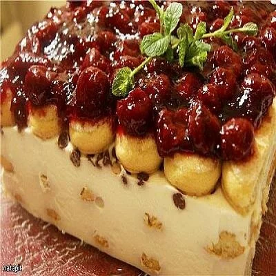 Торт панна-кота с печеньем и вишней