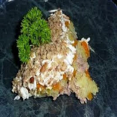 Слоеный салат с печенью трески